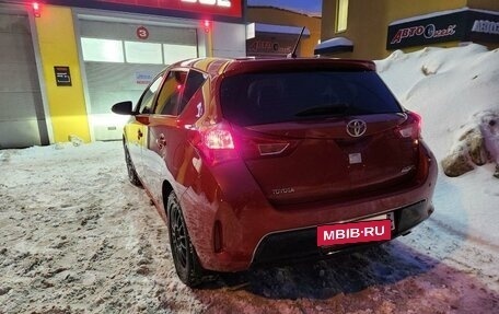 Toyota Auris II, 2013 год, 1 400 000 рублей, 2 фотография
