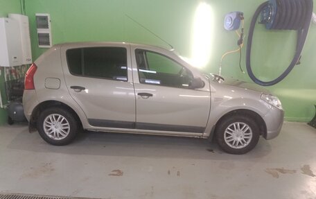 Renault Sandero I, 2014 год, 745 000 рублей, 2 фотография