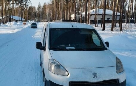 Peugeot Partner II рестайлинг 2, 2013 год, 700 000 рублей, 2 фотография