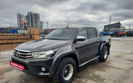 Toyota Hilux VIII, 2018 год, 1 700 000 рублей, 2 фотография