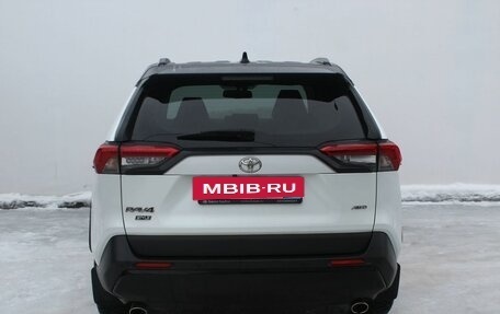 Toyota RAV4, 2021 год, 3 750 000 рублей, 6 фотография