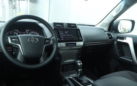 Toyota Land Cruiser Prado 150 рестайлинг 2, 2022 год, 8 899 000 рублей, 8 фотография