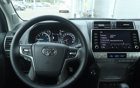 Toyota Land Cruiser Prado 150 рестайлинг 2, 2022 год, 8 899 000 рублей, 10 фотография