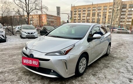 Toyota Prius IV XW50, 2019 год, 1 999 000 рублей, 5 фотография