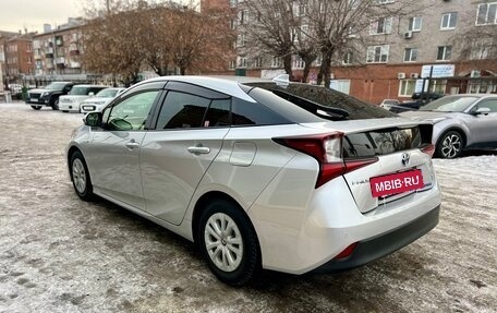 Toyota Prius IV XW50, 2019 год, 1 999 000 рублей, 7 фотография