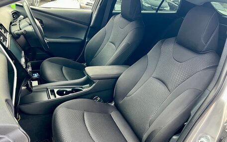 Toyota Prius IV XW50, 2019 год, 1 999 000 рублей, 14 фотография