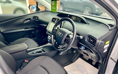 Toyota Prius IV XW50, 2019 год, 1 999 000 рублей, 11 фотография