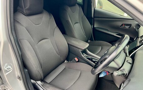 Toyota Prius IV XW50, 2019 год, 1 999 000 рублей, 12 фотография