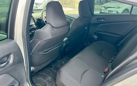 Toyota Prius IV XW50, 2019 год, 1 999 000 рублей, 15 фотография