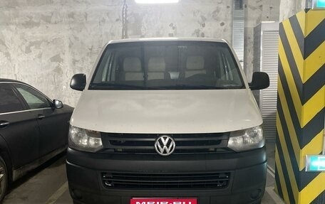 Volkswagen Transporter T5 рестайлинг, 2015 год, 1 800 000 рублей, 1 фотография