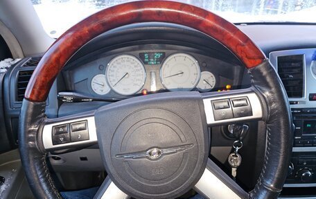 Chrysler 300C II, 2004 год, 700 000 рублей, 3 фотография