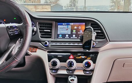 Hyundai Elantra VI рестайлинг, 2018 год, 1 610 000 рублей, 10 фотография