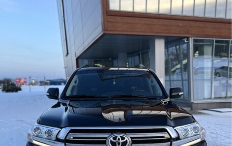 Toyota Land Cruiser 200, 2017 год, 7 300 000 рублей, 2 фотография
