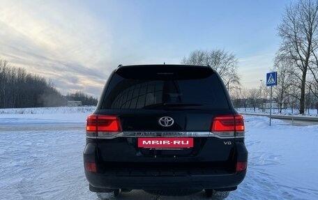 Toyota Land Cruiser 200, 2017 год, 7 300 000 рублей, 6 фотография