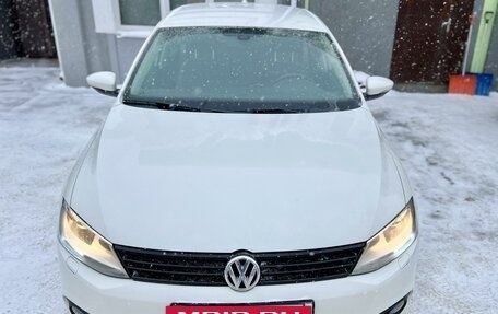 Volkswagen Jetta VI, 2013 год, 1 620 000 рублей, 2 фотография