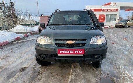 Chevrolet Niva I рестайлинг, 2018 год, 935 000 рублей, 3 фотография