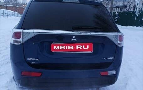 Mitsubishi Outlander III рестайлинг 3, 2013 год, 1 600 000 рублей, 7 фотография