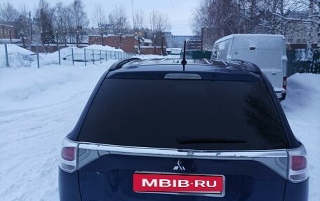 Mitsubishi Outlander III рестайлинг 3, 2013 год, 1 600 000 рублей, 8 фотография