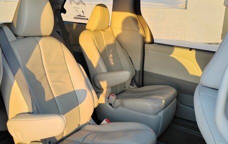 Toyota Sienna III, 2011 год, 2 245 000 рублей, 14 фотография