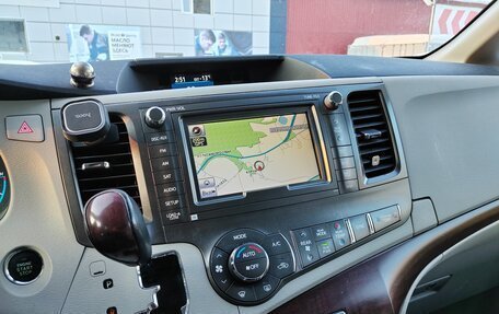 Toyota Sienna III, 2011 год, 2 245 000 рублей, 20 фотография