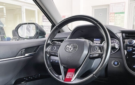 Toyota Camry, 2018 год, 2 858 000 рублей, 10 фотография