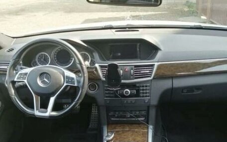 Mercedes-Benz E-Класс, 2012 год, 1 850 000 рублей, 3 фотография
