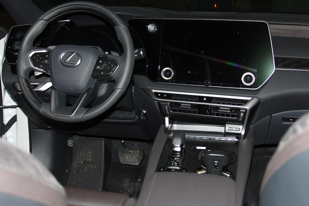 Lexus RX IV рестайлинг, 2023 год, 10 500 000 рублей, 9 фотография