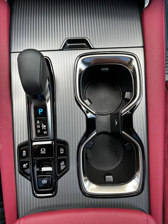 Lexus RX IV рестайлинг, 2023 год, 9 300 000 рублей, 13 фотография