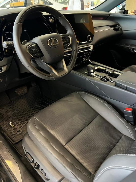 Lexus RX IV рестайлинг, 2023 год, 9 300 000 рублей, 7 фотография