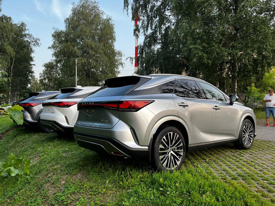 Lexus RX IV рестайлинг, 2023 год, 9 500 000 рублей, 3 фотография