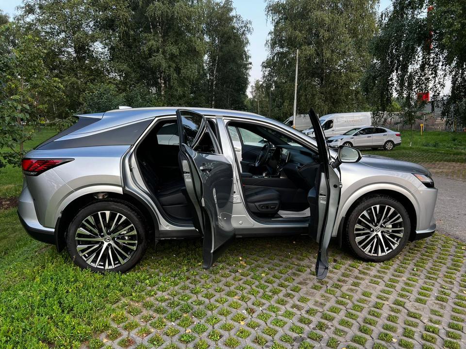 Lexus RX IV рестайлинг, 2023 год, 9 500 000 рублей, 6 фотография