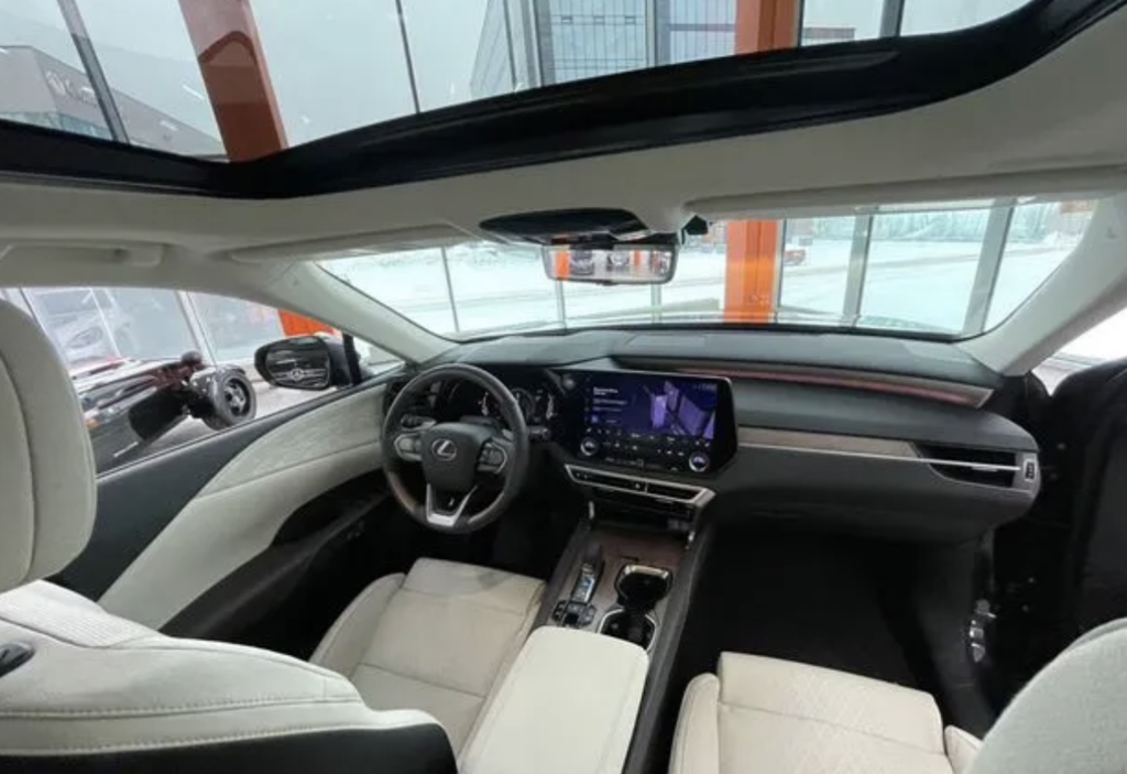 Lexus RX IV рестайлинг, 2023 год, 9 500 000 рублей, 5 фотография