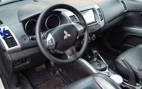 Mitsubishi Outlander III рестайлинг 3, 2011 год, 1 220 000 рублей, 2 фотография