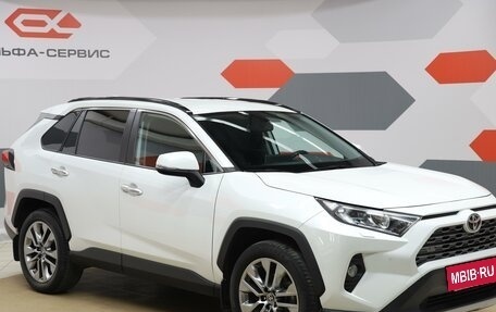 Toyota RAV4, 2020 год, 3 290 000 рублей, 3 фотография