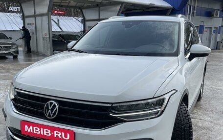 Volkswagen Tiguan II, 2021 год, 3 230 000 рублей, 1 фотография