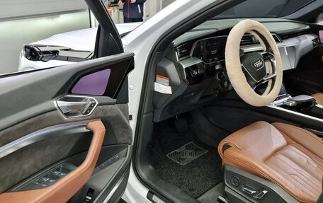 Audi e-tron I, 2020 год, 6 800 000 рублей, 10 фотография