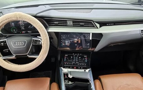 Audi e-tron I, 2020 год, 6 800 000 рублей, 7 фотография