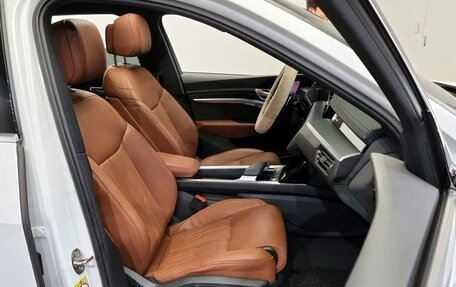 Audi e-tron I, 2020 год, 6 800 000 рублей, 12 фотография