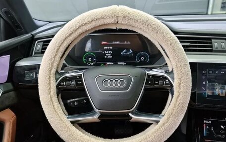 Audi e-tron I, 2020 год, 6 800 000 рублей, 13 фотография