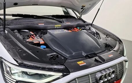 Audi e-tron I, 2020 год, 6 800 000 рублей, 6 фотография
