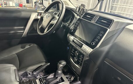 Toyota Land Cruiser Prado 150 рестайлинг 2, 2021 год, 7 200 000 рублей, 8 фотография