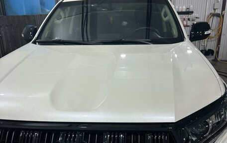 Toyota Land Cruiser Prado 150 рестайлинг 2, 2021 год, 7 200 000 рублей, 2 фотография