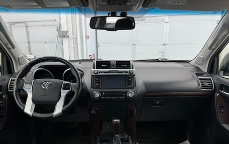 Toyota Land Cruiser Prado 150 рестайлинг 2, 2014 год, 3 990 000 рублей, 8 фотография