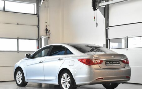 Hyundai Sonata VI, 2011 год, 998 000 рублей, 2 фотография
