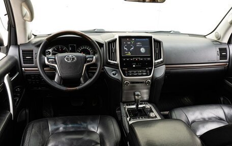 Toyota Land Cruiser 200, 2016 год, 5 748 000 рублей, 6 фотография