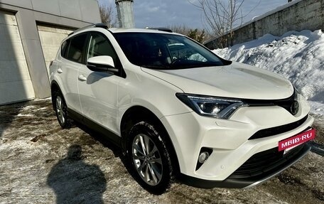 Toyota RAV4, 2017 год, 2 950 000 рублей, 2 фотография