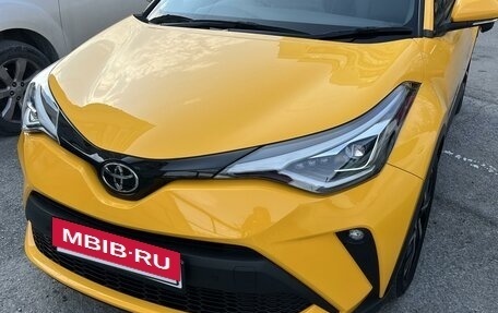Toyota C-HR I рестайлинг, 2020 год, 2 200 000 рублей, 2 фотография