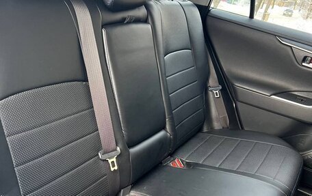 Toyota RAV4, 2019 год, 3 650 000 рублей, 13 фотография