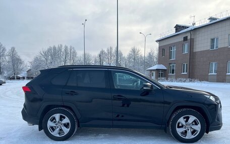 Toyota RAV4, 2019 год, 3 650 000 рублей, 7 фотография
