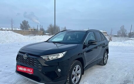 Toyota RAV4, 2019 год, 3 650 000 рублей, 2 фотография